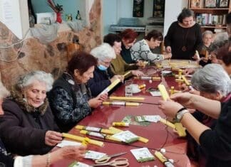 Πασχαλινές λαμπάδες για τα παιδιά που φιλοξενεί το «Χαμόγελο του Παιδιού» από τα ΚΕ.ΚΟΙ.Φ. – Α.Π.Η του Δήμου Ηρακλείου