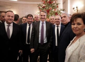 Ανταλλαγή ευχών του Κυρ. Μητσοτάκη με μέλη της κοινοβουλευτικής ομάδας