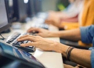 Υπουργείο Εργασίας: Ταχύτατα σε εφαρμογή ο νόμος «Δίκαιη Εργασία για Όλους»