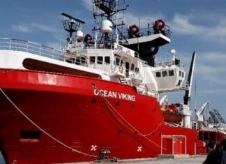 Το πλοίο Ocean Viking διέσωσε χθες 34 μετανάστες στη Μεσόγειο