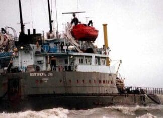 Σφοδρή καταιγίδα προκάλεσε ζημιές σε 2 ρωσικά τάνκερ στον πορθμό του Κερτς – Ένας νεκρός, διαρροή πετρελαίου