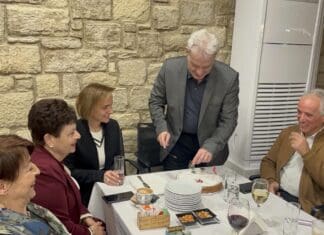 Στην κοπή της Πρωτοχρονιάτικης πίτας του Κοινωνικού Φροντιστηρίου ο Δήμαρχος Ηρακλείου (βίντεο)