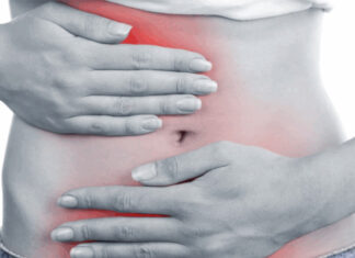 Τι προκαλεί η διάσταση λευκής γραμμής στους κοιλιακούς μύες;