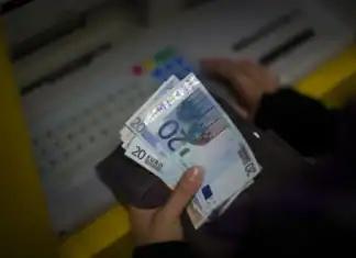 Δώρο Πάσχα: Ποιοι άνεργοι θα το λάβουν στην προπληρωμένη κάρτα και ποιοι στην τράπεζα