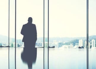 Οι επιχειρήσεις με υβριδικό μοντέλο εργασίας αναμένουν σημαντική ανάπτυξη το 2025, σύμφωνα με νέα έρευνα CEOs