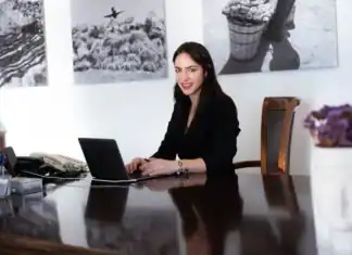 Δόμνα Μιχαηλίδου στο libre: Δεν μπορούμε να έχουμε παιδιά “σε αναμονή” για ιθαγένεια