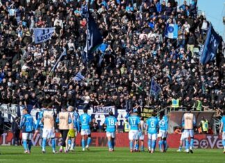 Νάπολι: Η αστυνομία κατάσχεσε 20.000 πλαστά προϊόντα, αξίας άνω των 300.000 ευρώ, πριν το φινάλε τίτλου