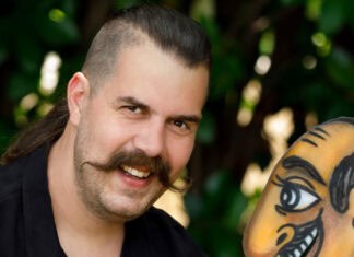 O Καραγκιόζης στον Κήπο του Μεγάρου «Ειρήνη» Αριστοφάνη