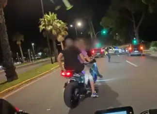 3.250 ευρώ πρόστιμο και αφαίρεση διπλώματος για 21χρονο που πήγε να ξεφύγει από το μπλόκο της Αστυνομίας στη Βουλιαγμένης (βίντεο)