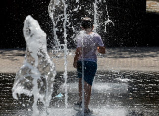 Υπ. Υγείας: Μέτρα προστασίας από τον καύσωνα – Ποιοι κινδυνεύουν περισσότερο