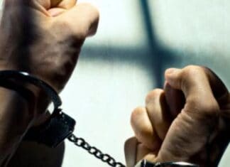 Ηράκλειο: Σύλληψη δύο ανδρών για απόπειρα κλοπής σε επιχείρηση