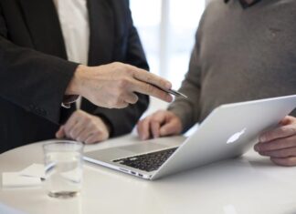 Οι Σύμβουλοι μας στην RFC GROUP είναι έτοιμοι να σας βοηθήσουν