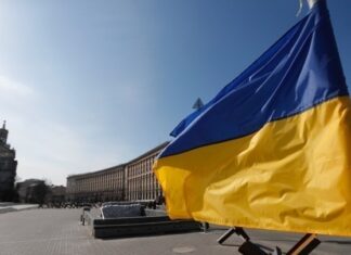 Το Κίεβο ισχυρίζεται ότι σκηνοθέτησε τον θάνατο ενός Ρώσου ηγέτη πολιτοφυλακής που πολεμά στο πλευρό της Ουκρανίας