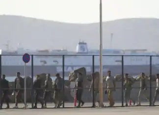 Υπ. Μετανάστευσης και Ασύλου: Εγκύκλιο για την εφαρμογή του νέου νόμου, υπέγραψε ο Θ. Πλεύρης