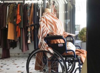 «Η Αναπηρία στη Βιτρίνα» ‒ Η πόλη κοιτάζει αλλιώς: Για δύο εβδομάδες, το Ηράκλειο αλλάζει πρόσωπο