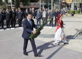Με επιμνημόσυνη δέηση και κατάθεση στεφάνων τιμήθηκε στο Ηράκλειο η Hμέρα των Ενόπλων Δυνάμεων