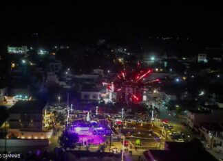 Το Αρκαλοχώρι «φόρεσε» τα γιορτινά του- Φωταγωγήθηκε το χριστουγεννιάτικο δέντρο