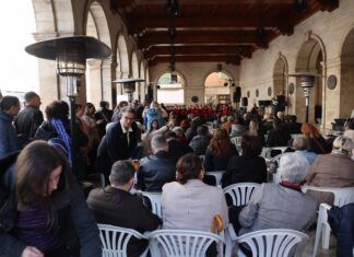 Ζεστασιά και χαμόγελα στην εκδήλωση «Ένα Δέντρο Γεμάτο Παιδικά Χαμόγελα» του Δήμου Ηρακλείου (video)