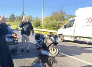 Ο Ε.Ε.Σ. προσέφερε Πρώτες Βοήθειες σε τραυματία τροχαίου στον Περιφερειακό Υμηττού (video)