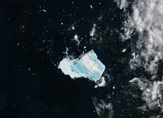 Ήρθε το τέλος για το άλλοτε «μεγαλύτερο παγόβουνο του κόσμου» – Έγινε γαλάζιο και «σβήνει»