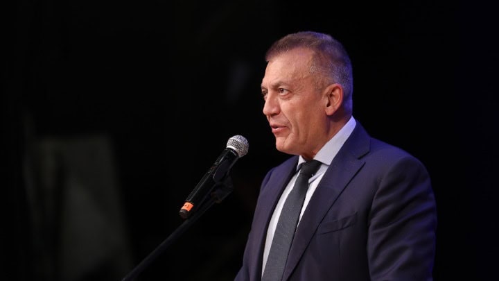 w28-160433GiannisVroutsis