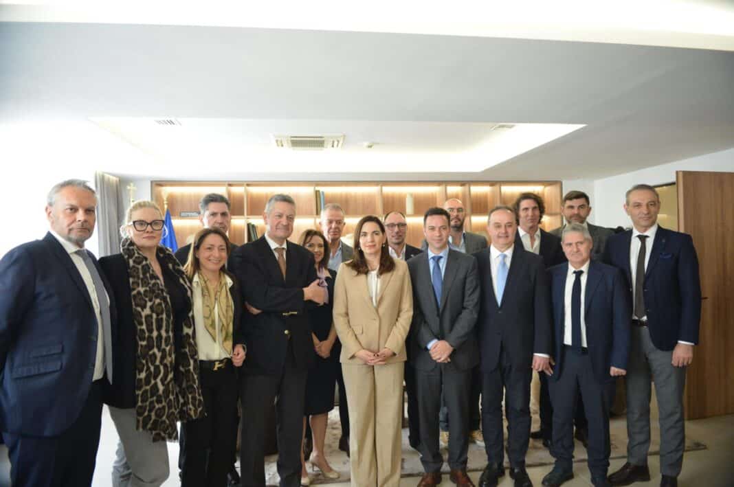 1000127623-2048x1359