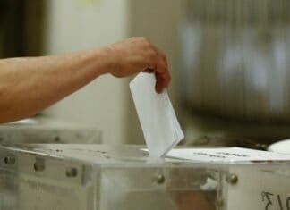 Στη Βουλή το ν/σ για την επιστολική ψήφο και τη δημιουργία εκλογικής περιφέρειας Απόδημου Ελληνισμού