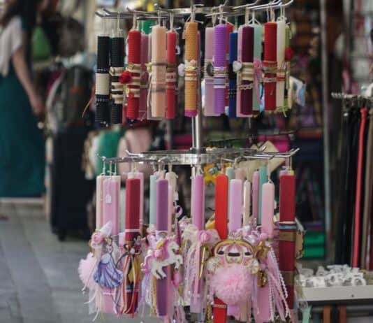 Πότε αρχίζει το εορταστικό ωράριο για το Πάσχα – Ποια Κυριακή είναι ανοικτά τα καταστήματα