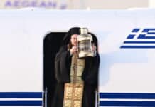 Με αεροσκάφη της AEGEAN και της Olympic Air θα μεταφερθεί και εφέτος το Άγιο Φως από την Αθήνα σε διάφορες περιοχές της Ελλάδας