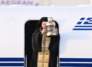 Με αεροσκάφη της AEGEAN και της Olympic Air θα μεταφερθεί και εφέτος το Άγιο Φως από την Αθήνα σε διάφορες περιοχές της Ελλάδας