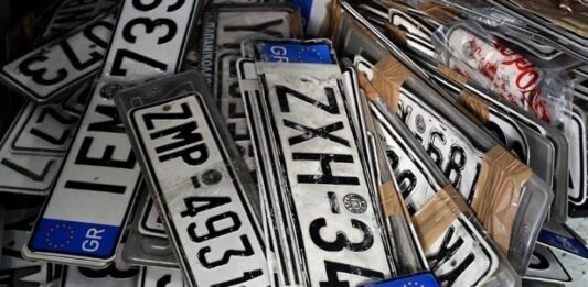 Επιστρέφονται πινακίδες, άδειες οδήγησης και άδειες κυκλοφορίας λόγω Πάσχα