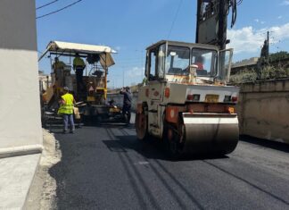 Εργασίες ασφαλτόστρωσης στην οδό Πεδιάδος από το Δήμο Ηρακλείου