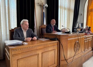 Ομόφωνα αποδεκτή η πρόταση της Δημοτικής Αρχής για μόνιμη παραχώρηση ταφοπέδιου στον Μανώλη Λιδάκη (video)