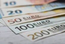ΕΚΠΟΙΖΩ: Απόφαση σταθμός για παράνομη επιβολή μηνιαίας χρέωσης 0,80 ευρώ σε καταθετικούς λογαριασμούς
