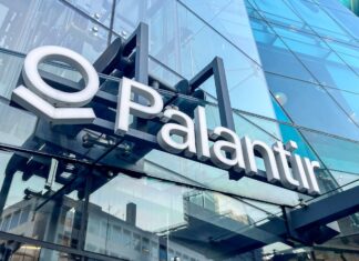 Palantir: Βλέπει έκρηξη στα AI tokens και προειδοποιεί για τον «θόρυβο» της τεχνητής νοημοσύνης