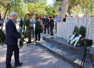 Ο Δήμαρχος Ηρακλείου στην τελετή τιμής και μνήμης για τους ομήρους της στοάς Μακάσι (βίντεο)