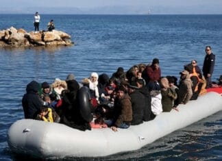 Υπ. Μετανάστευσης: Στην ενδοχώρα οι μεταγωγές μεταναστών από την Κρήτη – Στο νησί μόνο οι διαδικασίες ταυτοποίησης